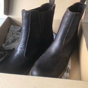 NEW - Women’s Kodiac Boots - Dark Brown - Size 9